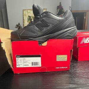 New 
Balance Men's Slip
Resistant:626 V2
Industrial Shoe size
11 2E width